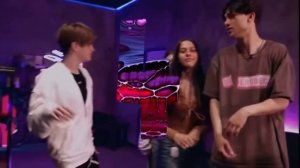 Трек Жени Лизогуба, Давида, Миланы Некрасовой и Леры «1,2,3,4,5 люблю деньги умножать»