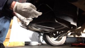 Как быстро и просто снять запасное колесо Mitsubishi Outlander. Mitsubishi motors от А до Я