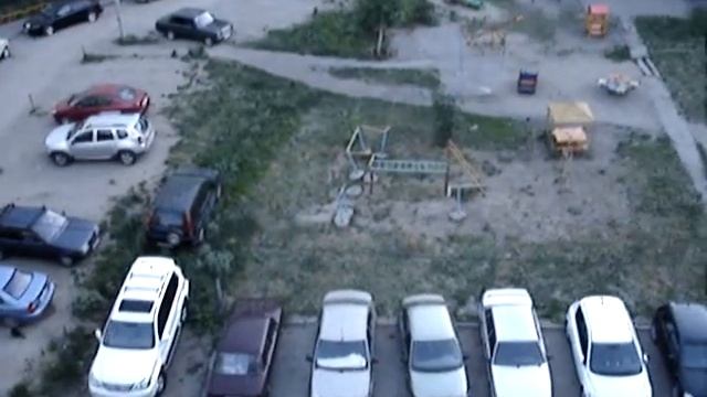 Стоянка у дома № 160 по проспекту Строителей смотреть онлайн