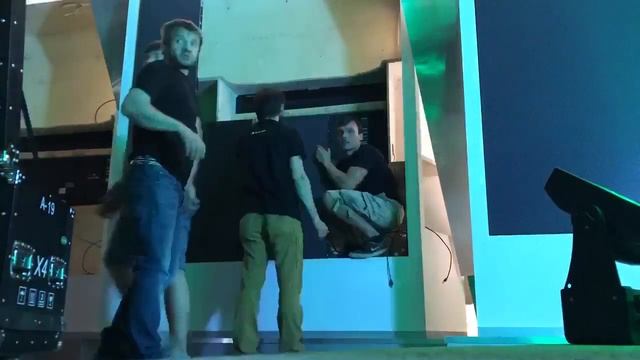 Светодиодный экран D4 / Демонтаж смотреть онлайн