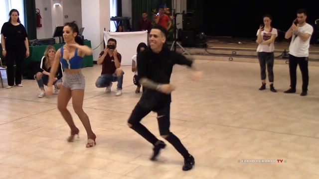 Johnny Vazquez "El Principe De La Salsa" y Emy Codebò : LA Style Salsa On1 : Workshop @ All in Danc смотреть онлайн