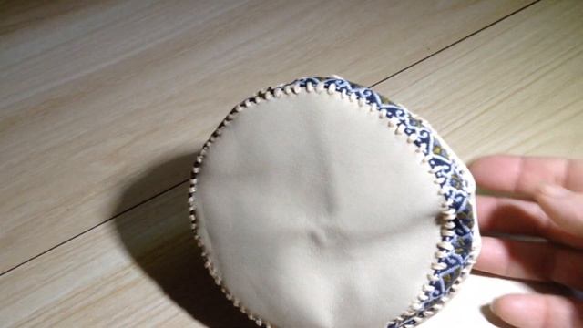 Кожаная подвесная сумочка - кисет - кошелек на пояс из мягкой кожи с тесьмой и натуральными бусинам смотреть онлайн