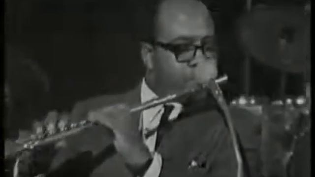 Dizzy Gillespie & James Moody - Mmm Hmm смотреть онлайн