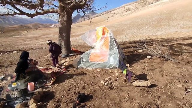 Nomadic mother's fervent resistance from her children under the rain: nomadic life in Iran смотреть онлайн