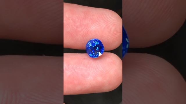 Потрясающий натуральный камень сапфир весом 2,95 карат