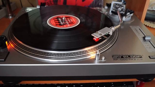 Виниловый проигрыватель RELOOP RP-2000 MK 2 + Картридж с иголкой Golding Elektra смотреть онлайн