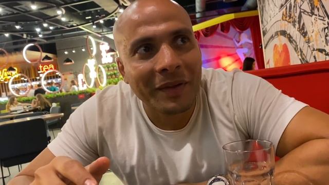 VLOG МОИ НОВЫЕ ДРУЗЬЯ / ПЕРВЫЙ РАЗ ЕГИПТЯНИН ПРОБУЕТ УКРАИНСКУЮ КУХНЮ смотреть онлайн