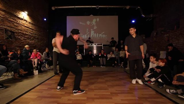 FUNKY BRAZERS 2k19 POPPING Pro 1/4 Фарра vs Ильич vs Рома смотреть онлайн