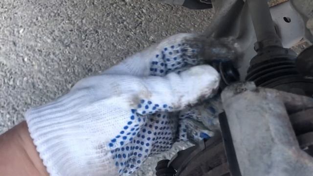 #Тянет руль в сторну ?! делай это #hyundaisolaris #Смазываем направляющие тормозного супорта