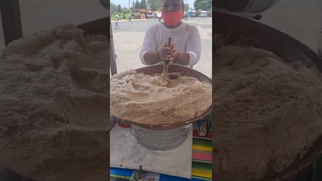 Как готовят какао. Рецепт охлаждающего напитка. Уличная еда Мексики. смотреть онлайн