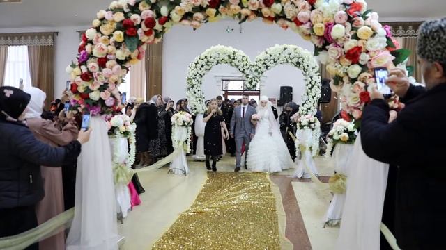 СВАДЬБА ИСЛАМА И ХАВЫ.   ВСТРЕЧА МОЛОДЫХ В ЗАЛЕ АКНАДА