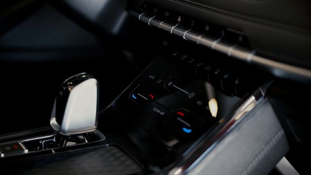 XCITE X-CROSS 7 - В этом видео вы сможете увидеть интерьер и экстерьер этого автомобиля в деталях