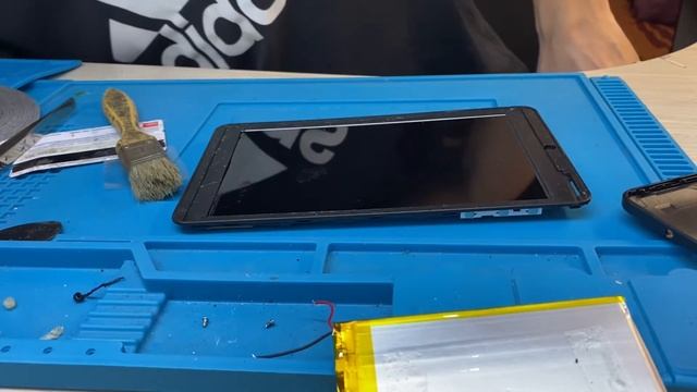 Замена тасчкрина(сенсорного стекла на планшете Irbis tz03)(Часть 1) смотреть онлайн
