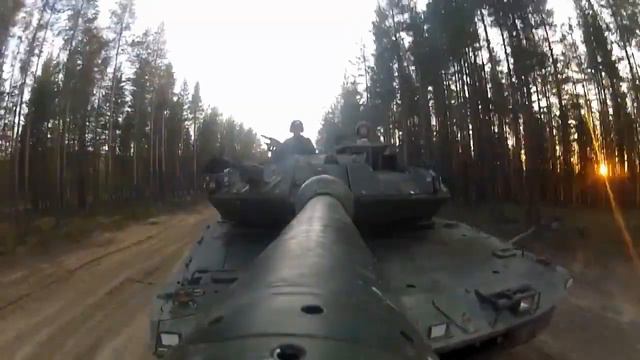 Швеция передаст Украине 10 танков Stridsvagn 122 смотреть онлайн