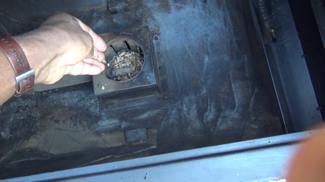 Pellet Smoker Cleaning (Green Mountain Grills Daniel Boone) смотреть онлайн