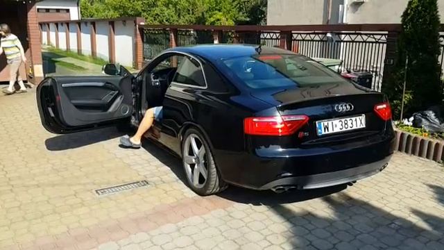 Audi S5 4.2 FSI Quattro stock exhaust sound смотреть онлайн