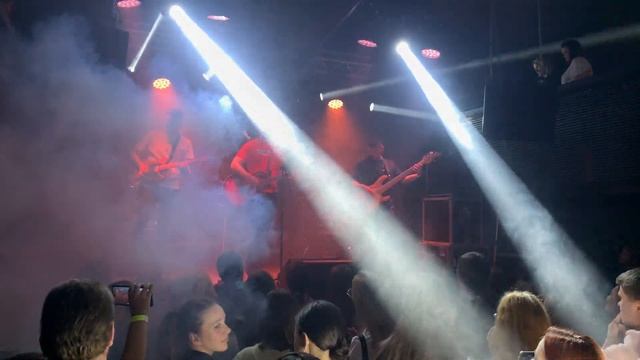 Братья Грим Снег и вечер смотреть онлайн