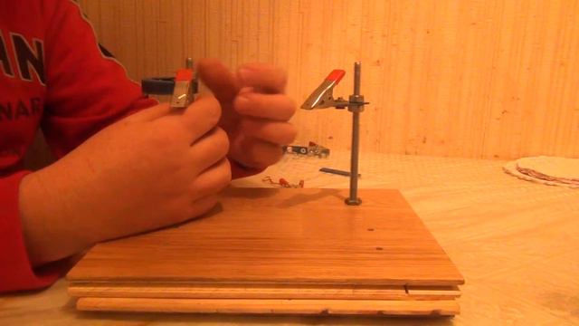 Третья рука для пайки смотреть онлайн