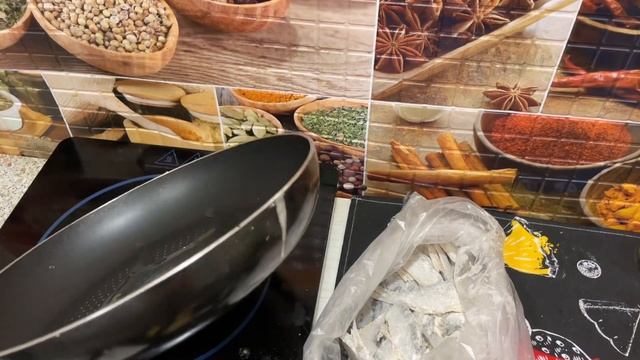 Красивая жареная рыба? УКЛЕЙКА смотреть онлайн