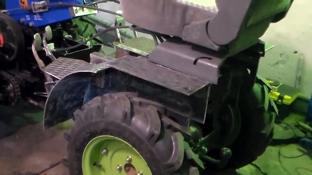 Установка защиты от брызг. Минитрактор 4х4. смотреть онлайн