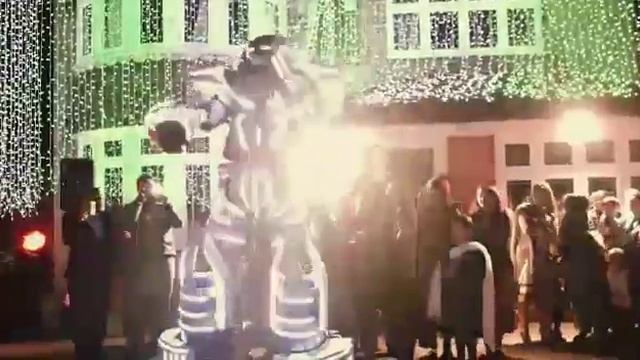 MAXIMUS ROBOT - performing at an Indian wedding along side our fire artists - www.the-cep.com смотреть онлайн