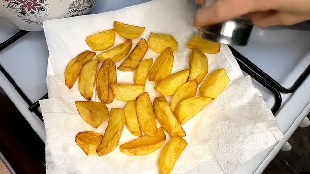 Когда захотелось картошки по-деревенски. Очень вкусно, а приготовить сможет каждый! смотреть онлайн