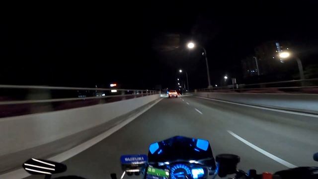 Suzuki GSR400 Inline 4 motorcycle night ride in Singapore #gsr400 #singaporeflyer #nightrider смотреть онлайн
