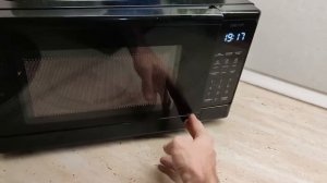 Микроволновая печь DEXP ES-70. Открытие и закрытие дверцы.