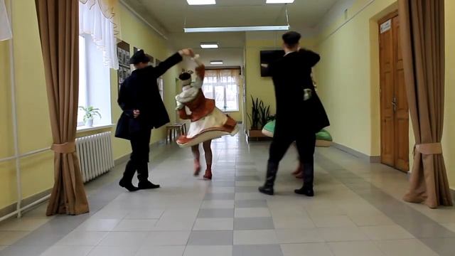 Хореографический ансамбль "Капельки" - "На гулянье" (кадрильная пляска) смотреть онлайн