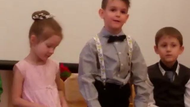 ПЯТЬ ФЕВРАЛЬСКИХ РОЗ танец АЛМАЗНЫЕ МАМЫ МНЕ НА ТЕБЯ НЕ НАГЛЯДЕТЬСЯ песня смотреть онлайн