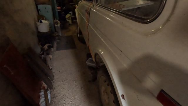 Очередной этап подготовки гаража к ремонту машины