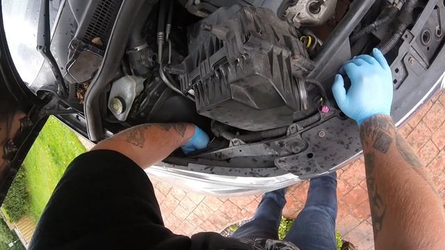 HOW TO CHANGE CORSA D HEADLIGHT BULB CHANGE смотреть онлайн