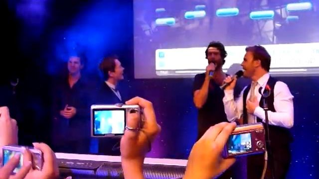 Take That - Rule the World at Singstar Launch смотреть онлайн