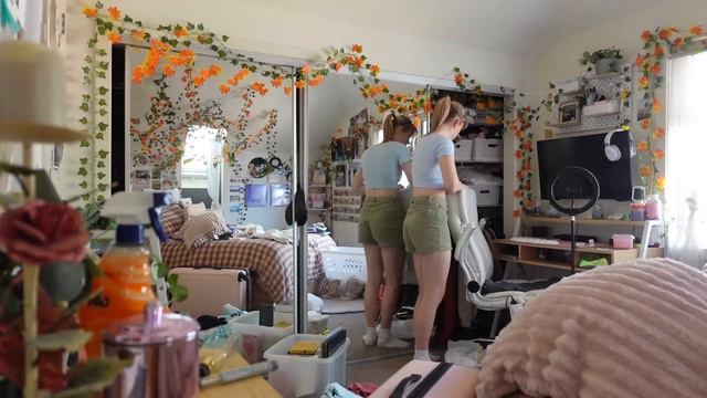 CLEAN MY BEDROOM WITH ME 🧼🧹*room cleaning motivation!* смотреть онлайн