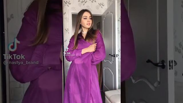 Девушка разделась перед камерой смотреть онлайн