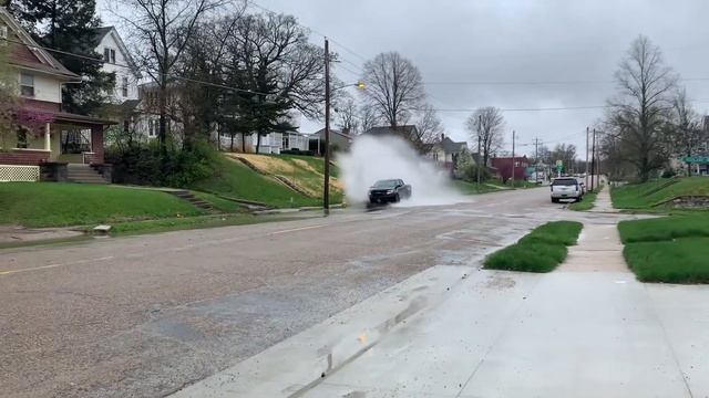 ZR2 splashes massive puddle смотреть онлайн
