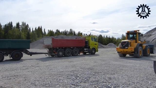 Volvo L90F loading gravel on trucks смотреть онлайн