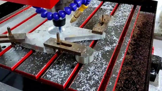 Фрезеровка алюминия на чугунном станке CNC-4040. смотреть онлайн