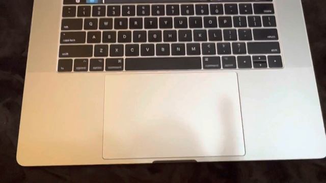 Apple MacBook Pro 2017, 15inches, 2.9Ghz, i7, 16GB, 512GB, 4GB Graphics, 2Cycles Only, Silver Colou смотреть онлайн