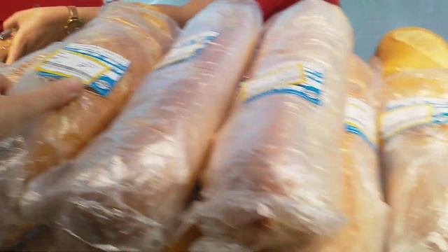Магазин Теско Лотос Акция на хлеб и выпечку покупаем не дорого свежие продукты Тайланд Паттайя смотреть онлайн