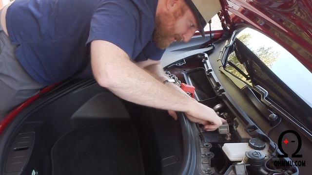 Tesla Model 3 12V Battery Replacement смотреть онлайн