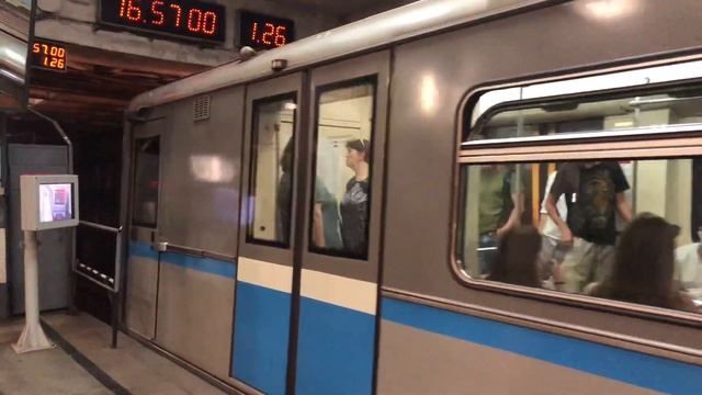 81-740/741.1 Русич На станции Проспект Вернадского смотреть онлайн