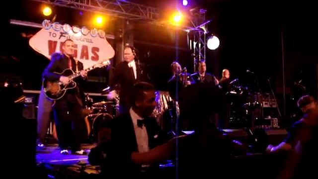 Royal Crown Revue - Stormy Weather смотреть онлайн
