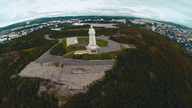 Дрони - Мурманск памятники Алеши Аэросъемка смотреть онлайн