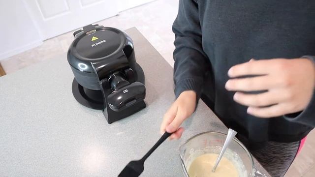 UNBOXING: FOHERE Flip Double Waffle Maker Review 2022 | Waffle Iron Rotating Non Stick Plates