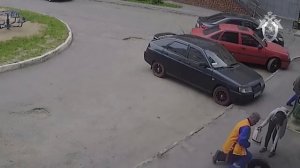 Ребенок провалился  в люк!