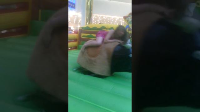 ТРЦ Голливуд Чернигов) Хорошо покаталась♥♥♥ смотреть онлайн