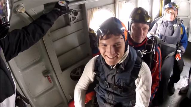 Первый прыжок с парашютом в Логиново 05 09 2015 г смотреть онлайн
