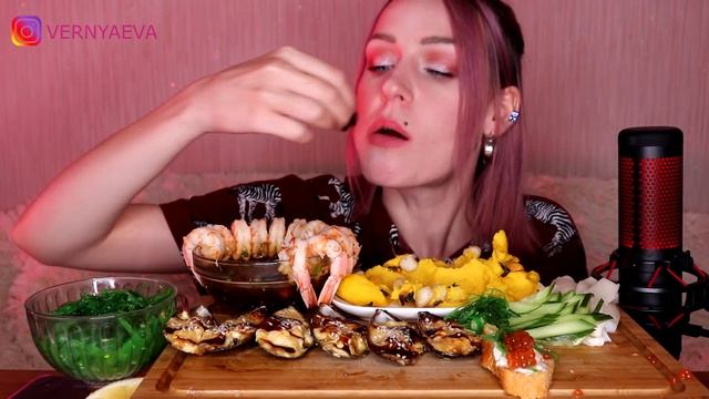 MUKBANG | Гребешки с тыквенным пюре, запеченные мидии, креветки, кальмары, соус | Seafood не ASMR смотреть онлайн