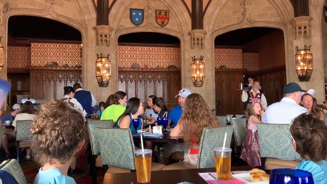 Breakfast at Cinderella’s Royal Table in Walt Disney World’s Magic Kingdom | May 3, 2023 смотреть онлайн